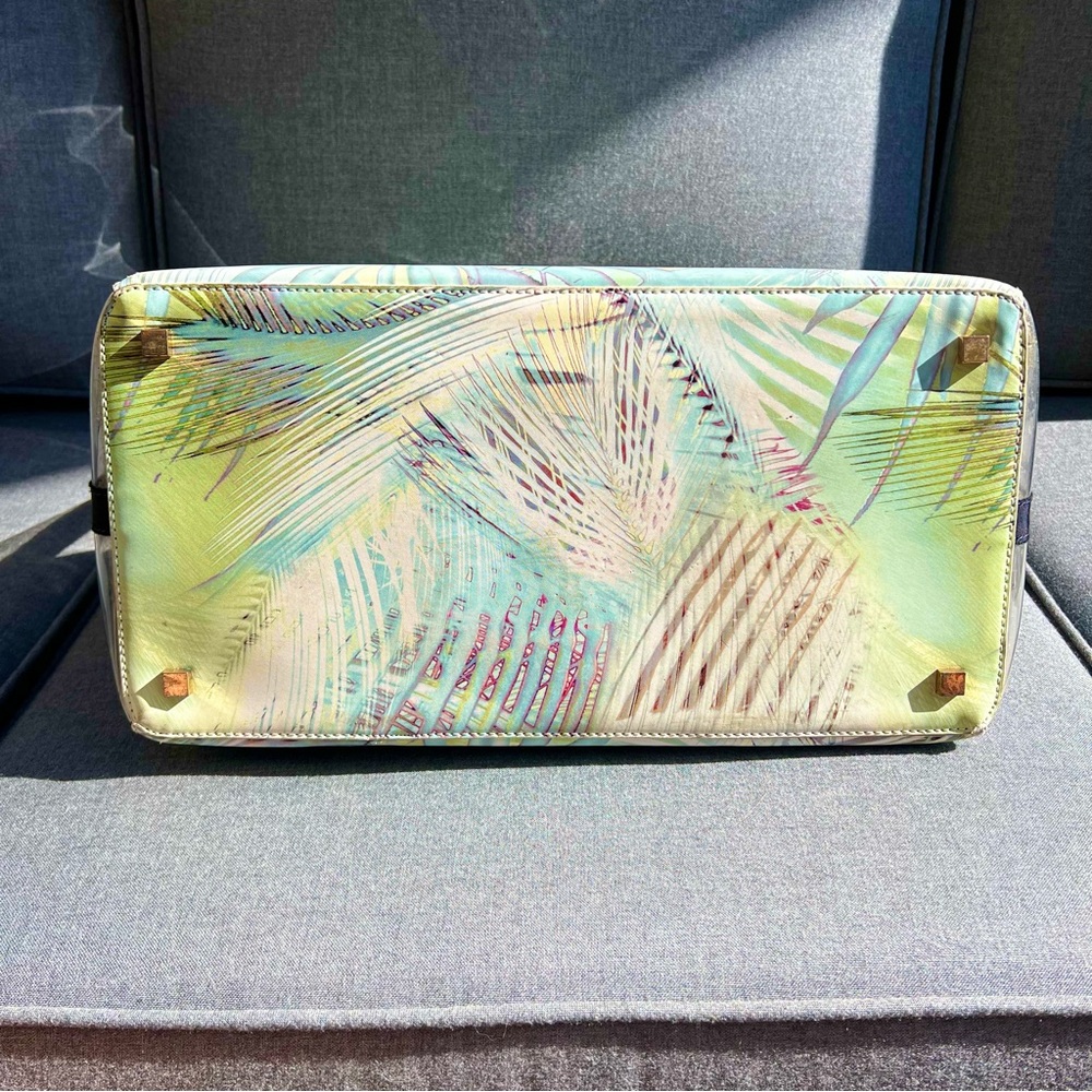 Vince Camuto Tropical Poolside Tote - Picture 4 of 8